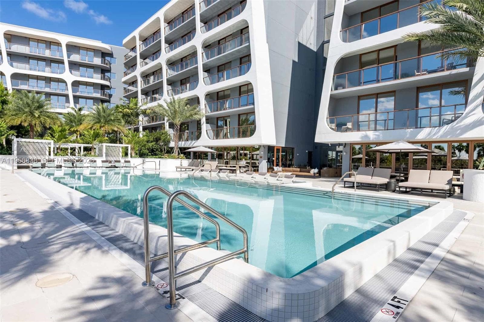 A11968838 — Miami Beach — 10