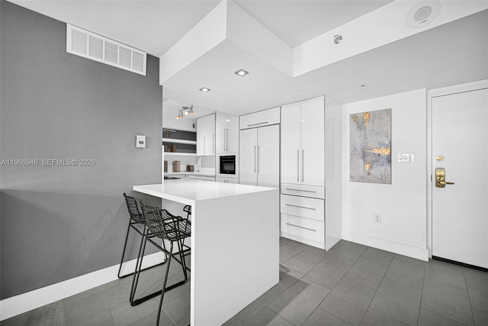 A11968946 — Miami Beach — 12