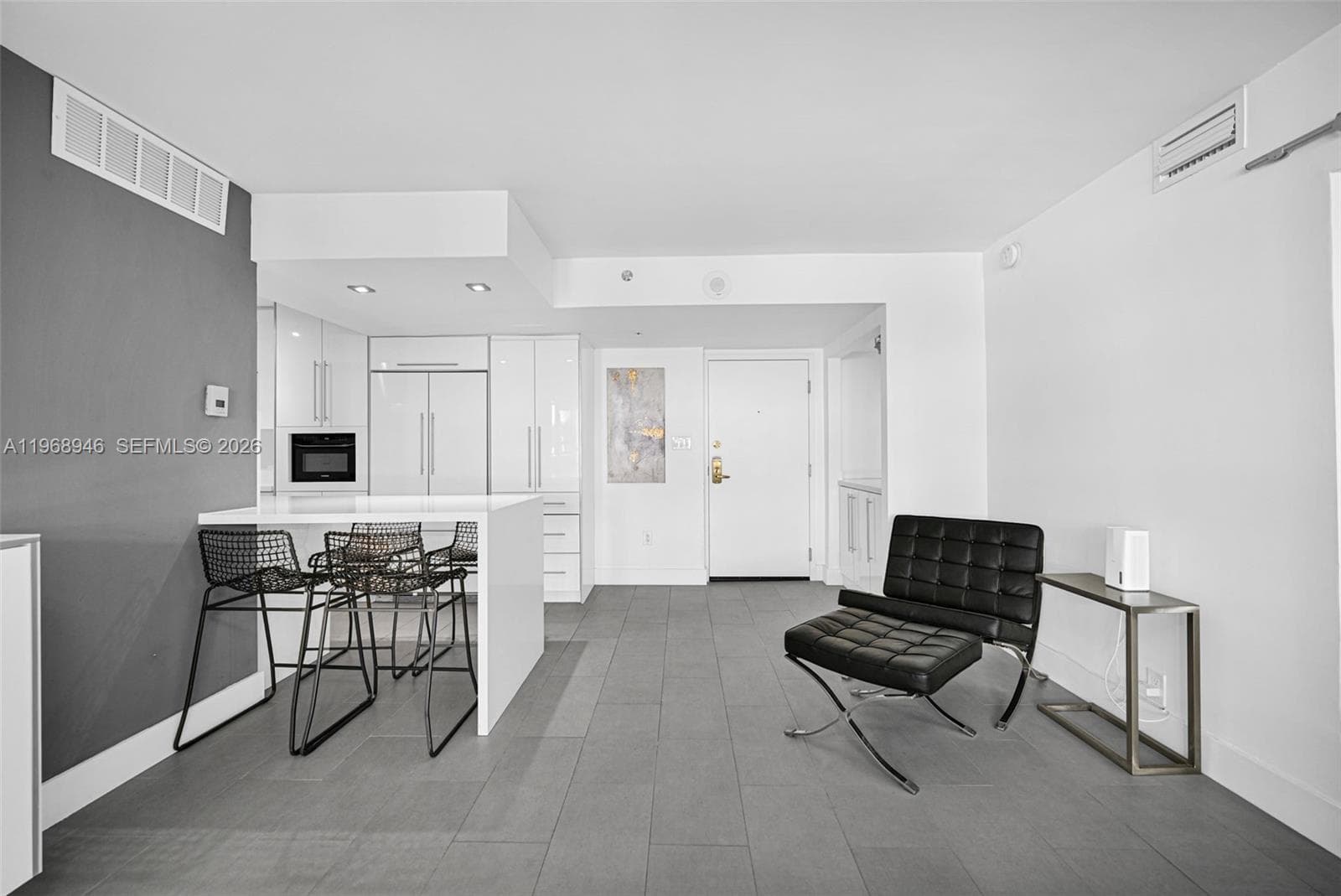 A11968946 — Miami Beach — 11