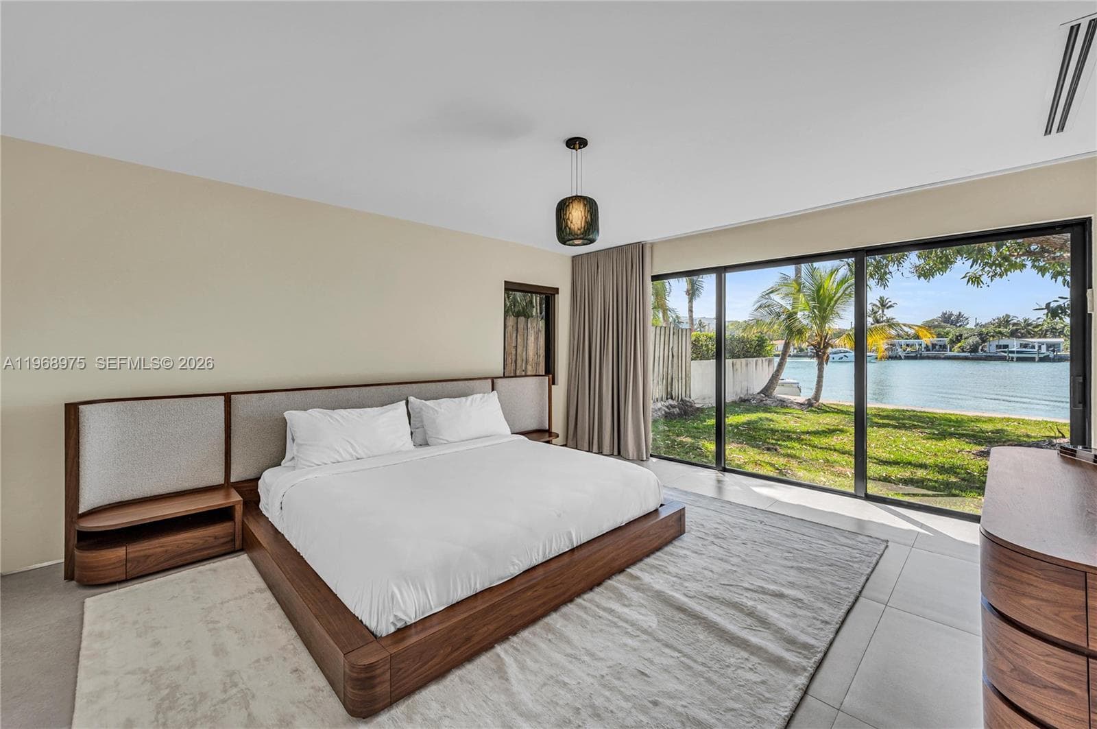 A11968975 — Miami Beach — 20