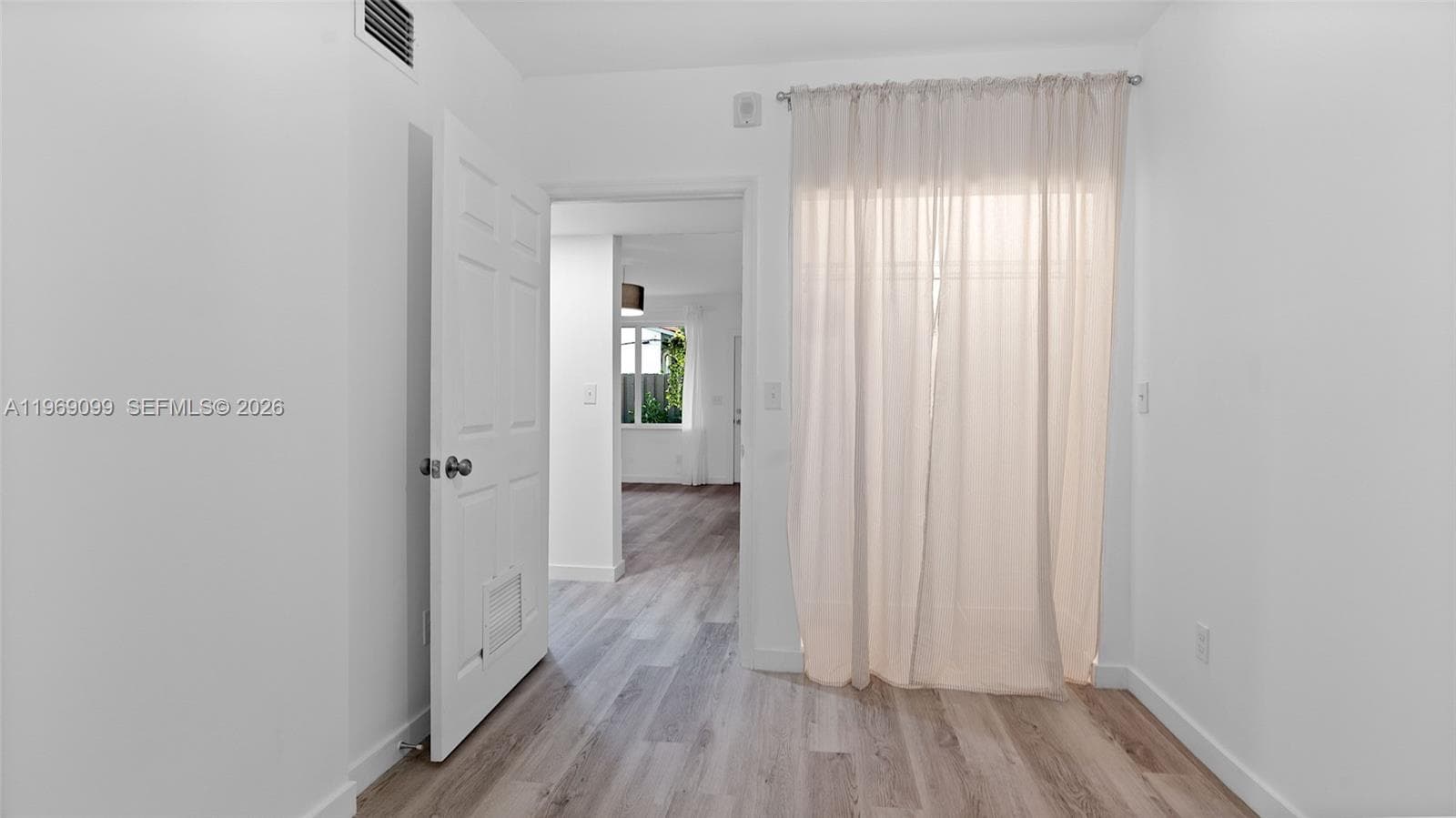 A11969099 — Miami Beach — 69