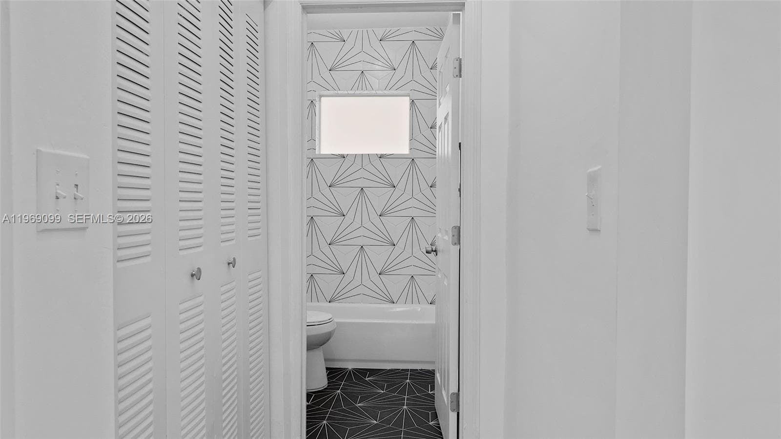 A11969099 — Miami Beach — 40