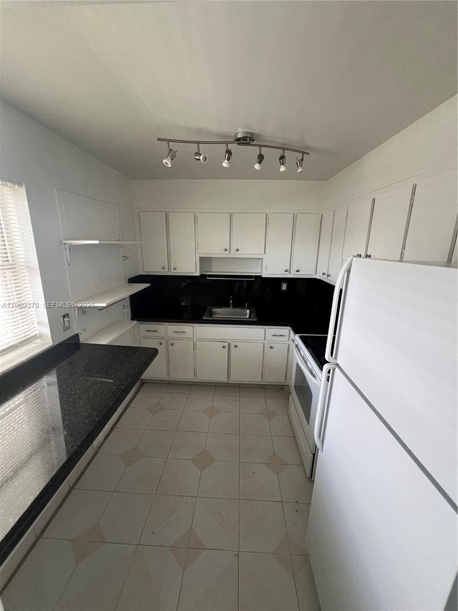A11969378 — Miami Beach — 12