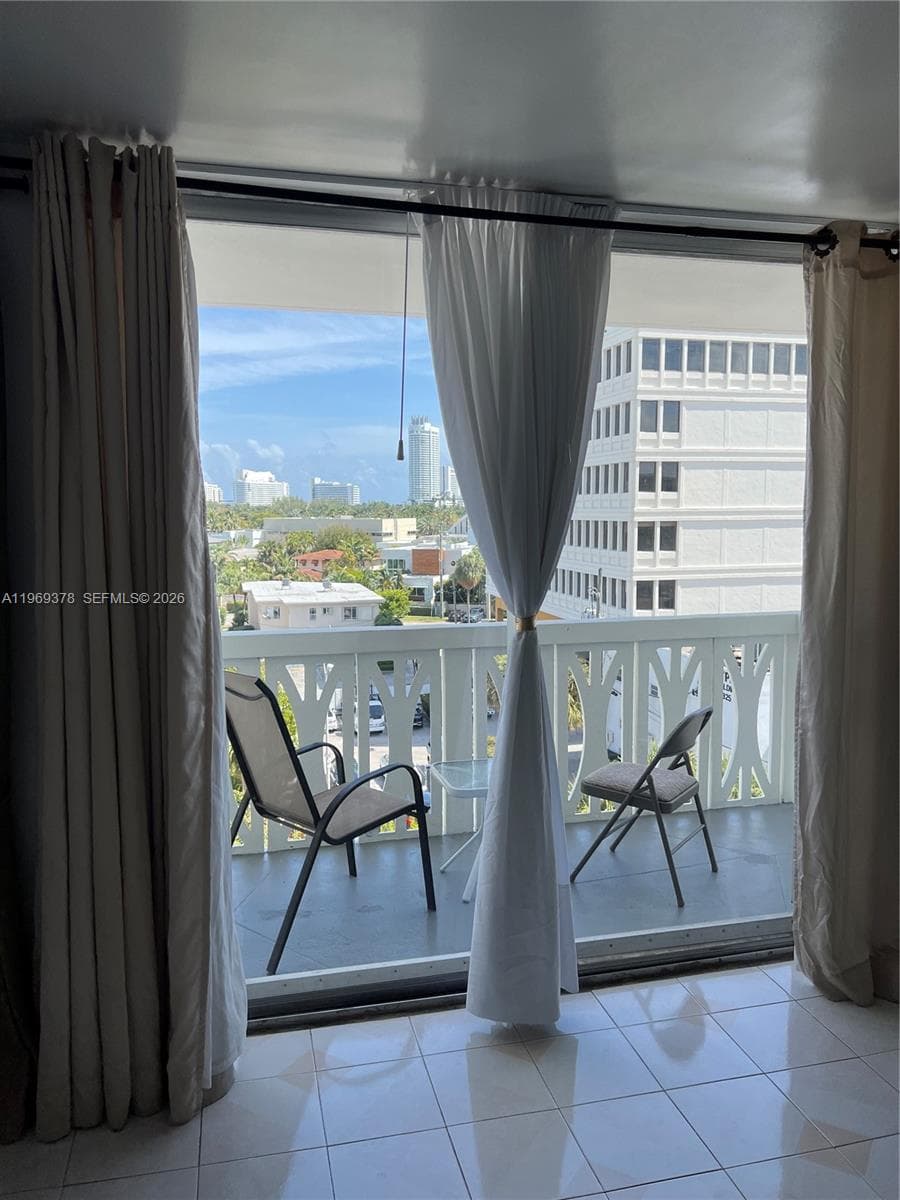 A11969378 — Miami Beach — 7