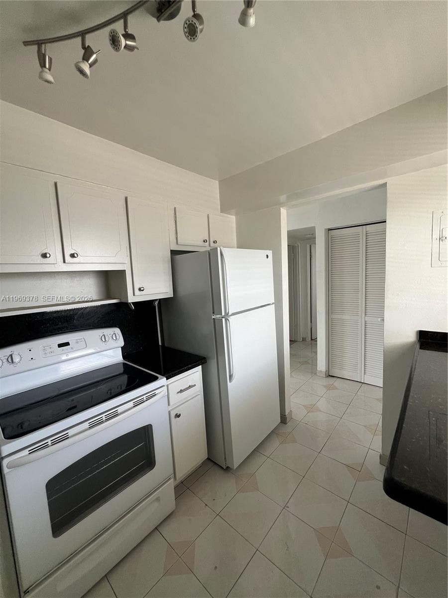 A11969378 — Miami Beach — 10