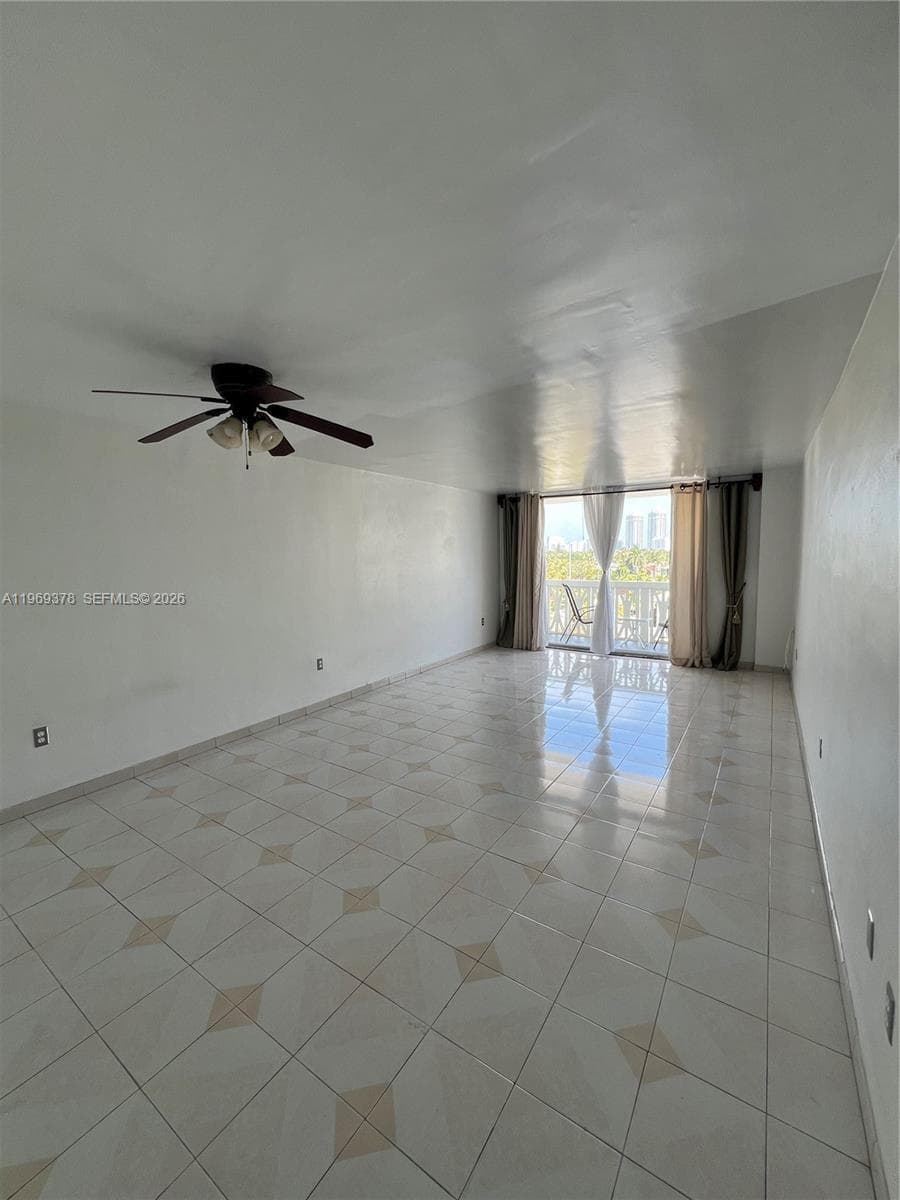 A11969378 — Miami Beach — 14