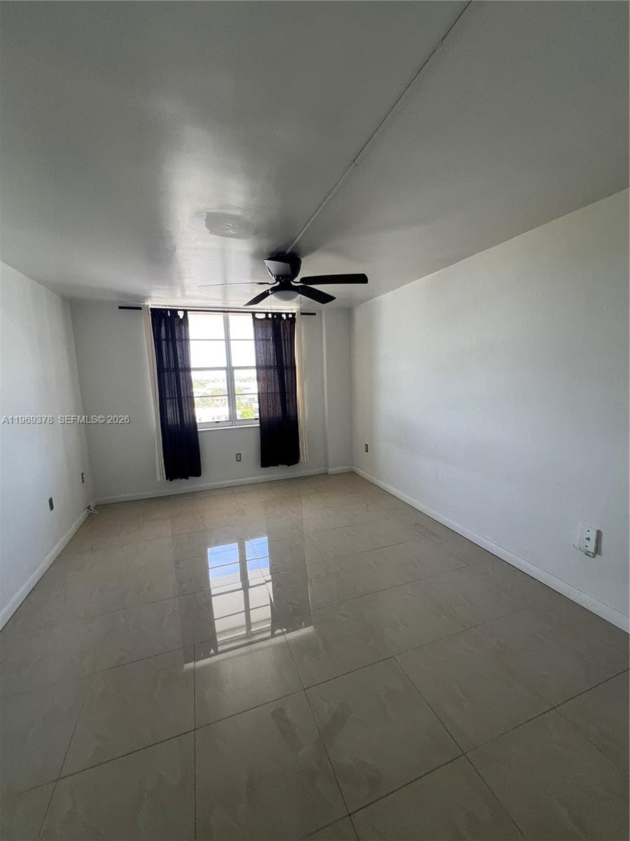 A11969378 — Miami Beach — 19