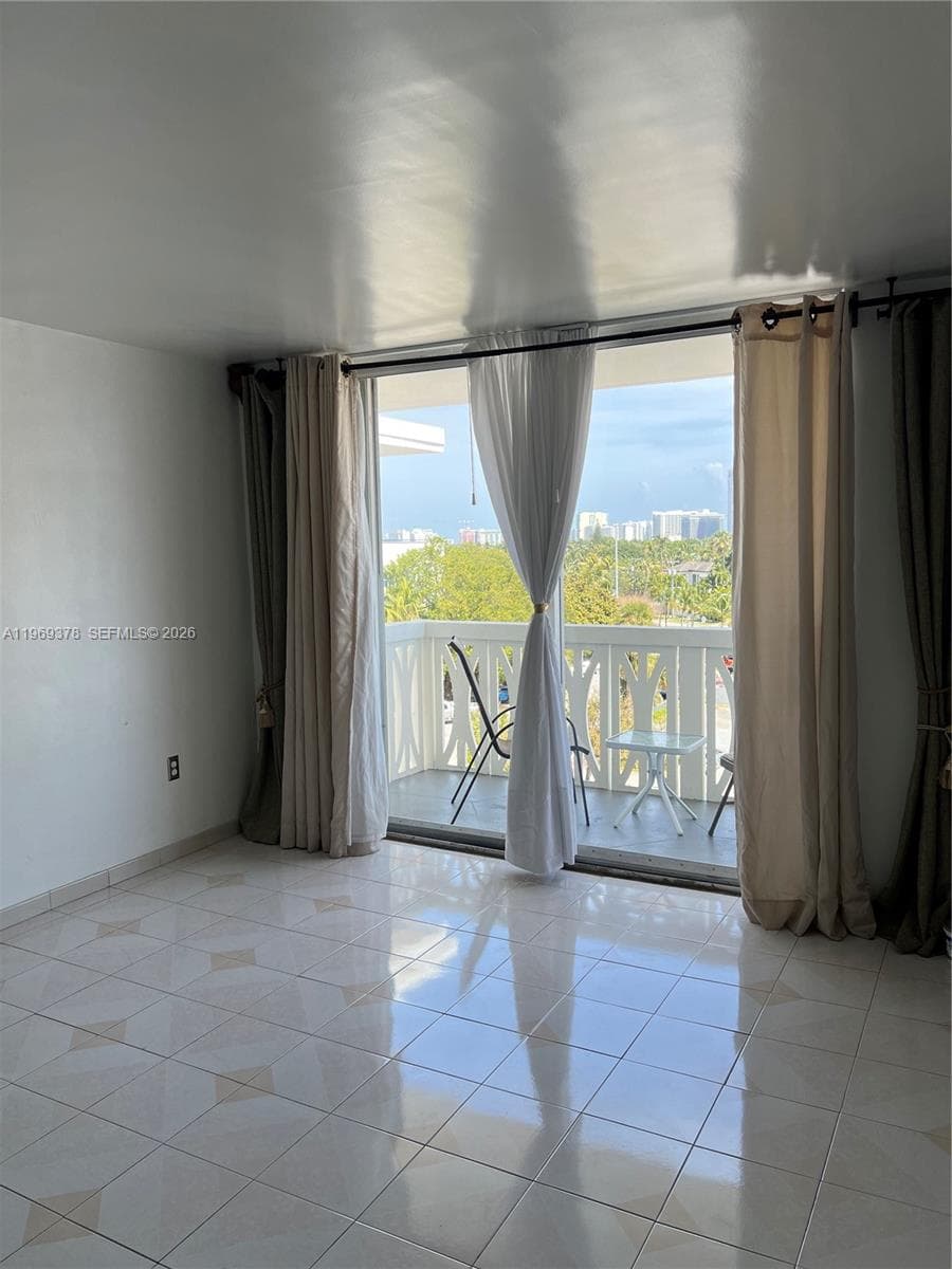 A11969378 — Miami Beach — 8