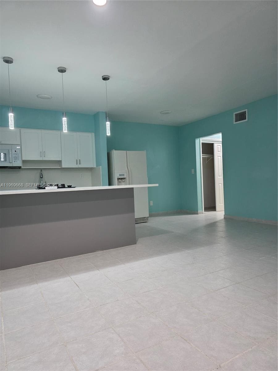 A11969668 — Miami Beach — 6