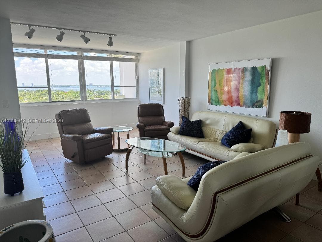 A11969842 — Miami Beach — 2