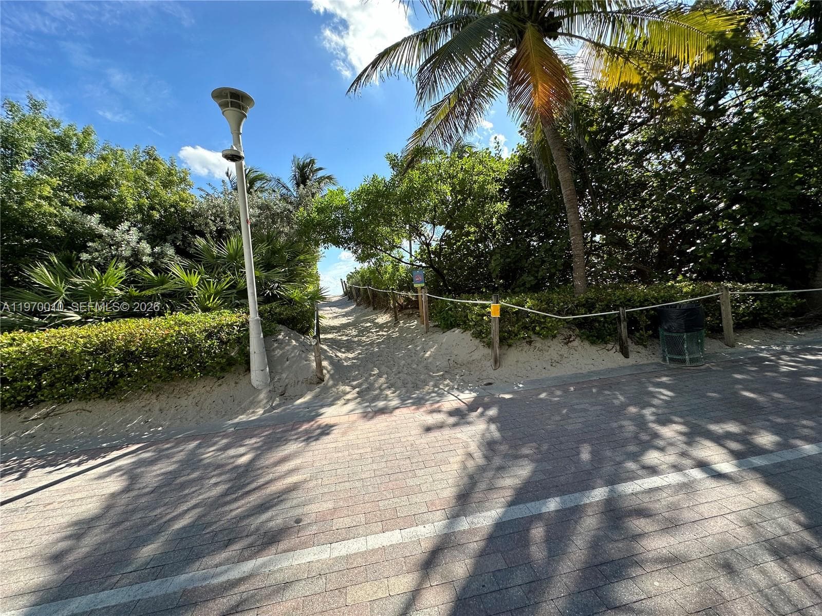 A11970010 — Miami Beach — 33