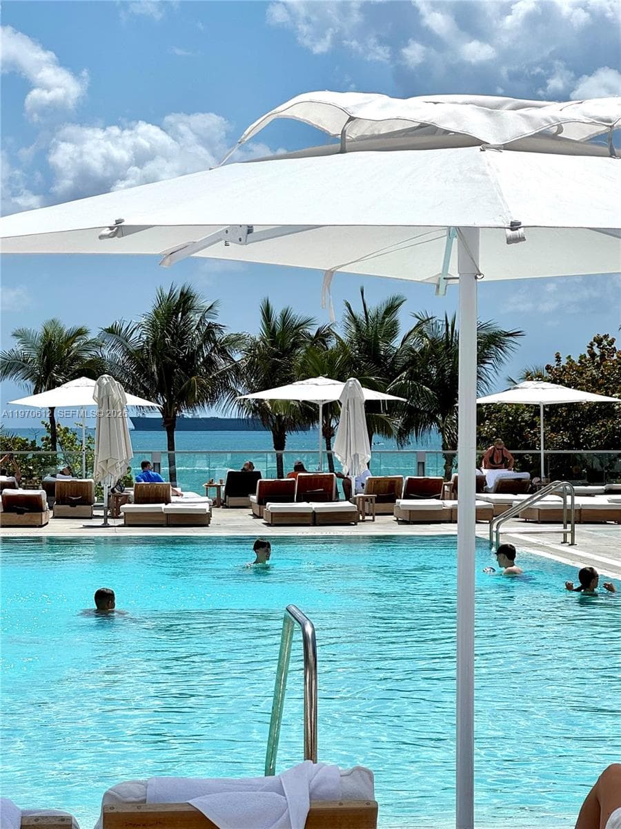 A11970612 — Miami Beach — 42