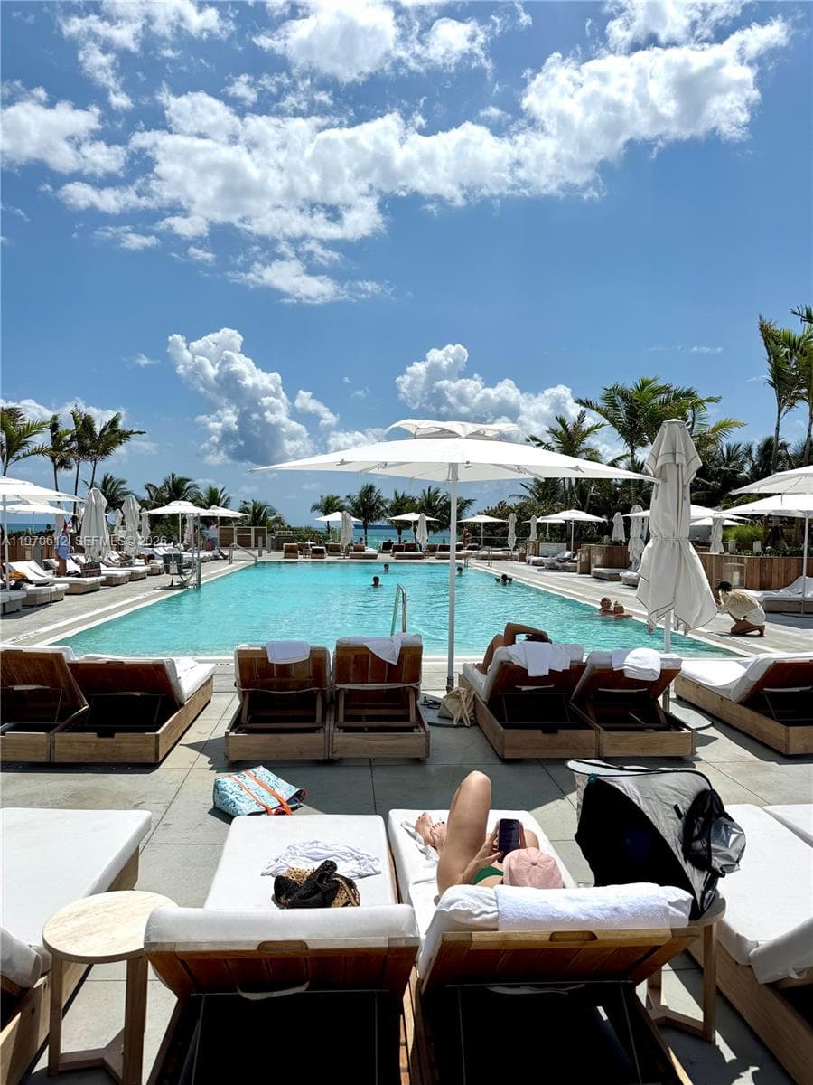A11970612 — Miami Beach — 43
