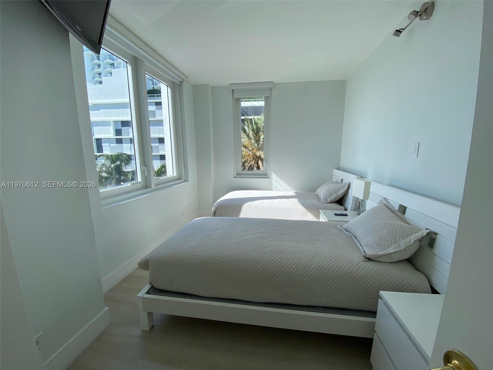 A11970612 — Miami Beach — 10