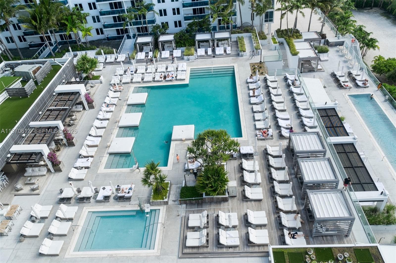 A11970612 — Miami Beach — 37