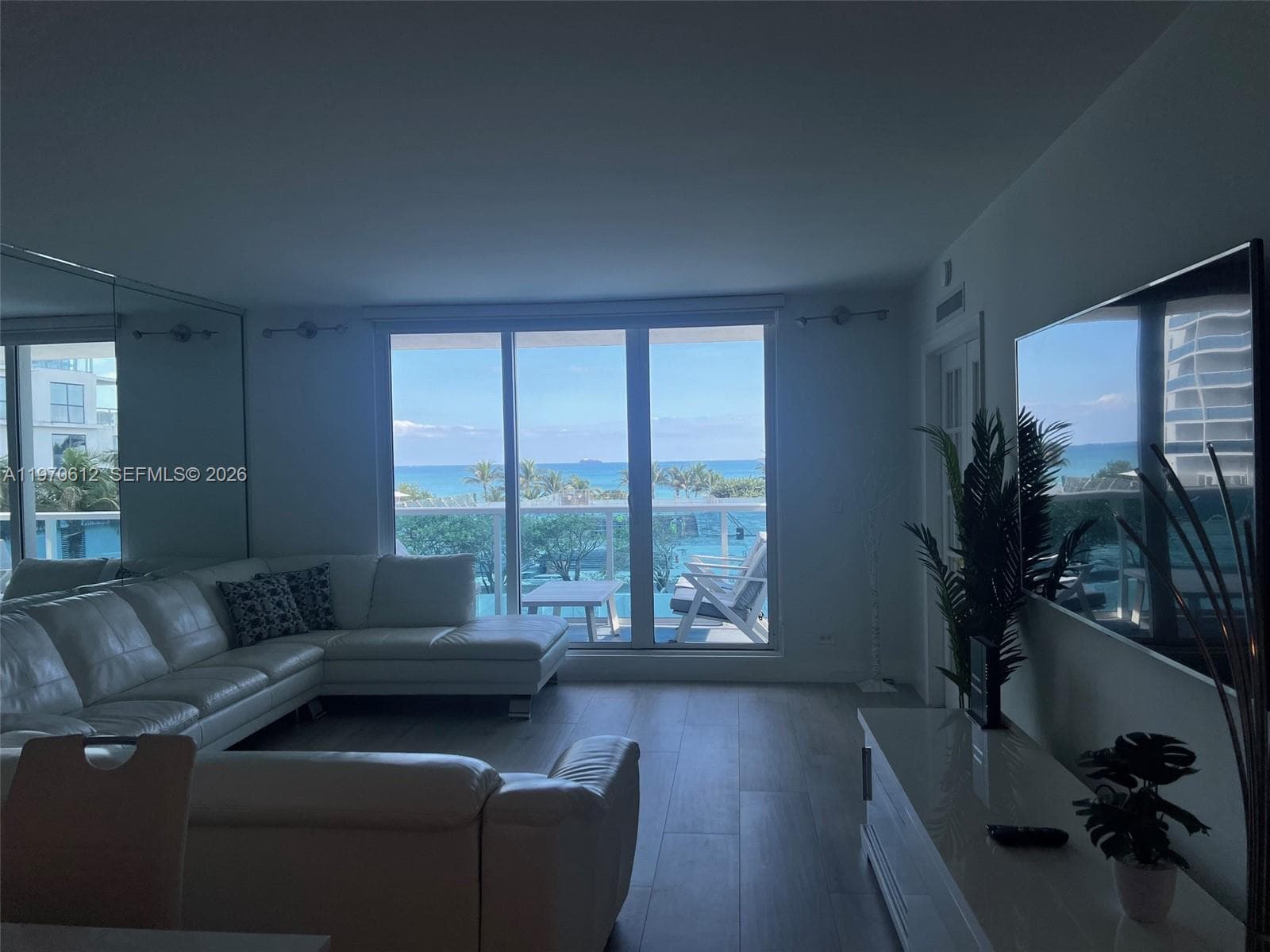 A11970612 — Miami Beach — 40