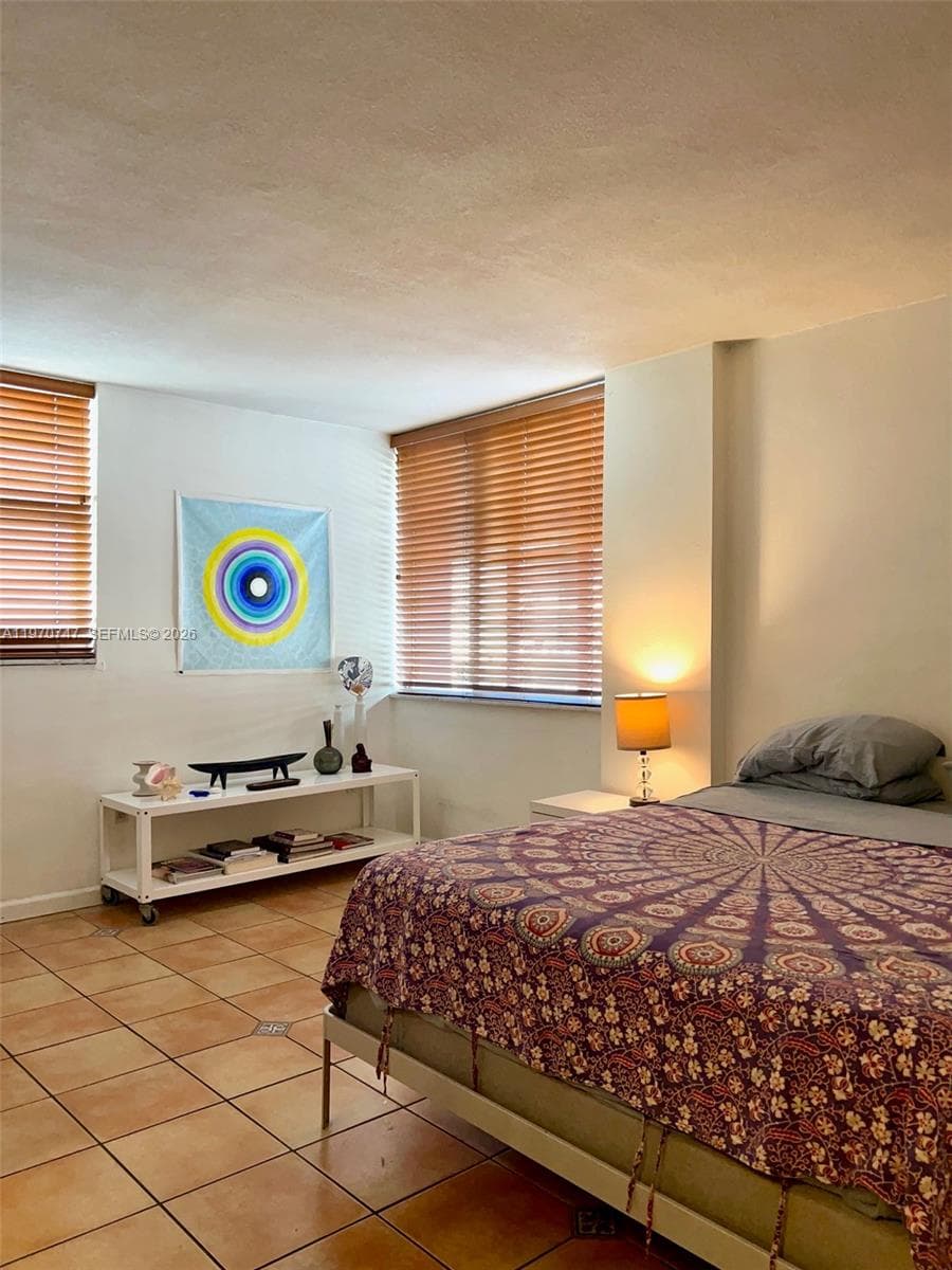 A11970747 — Miami Beach — 13