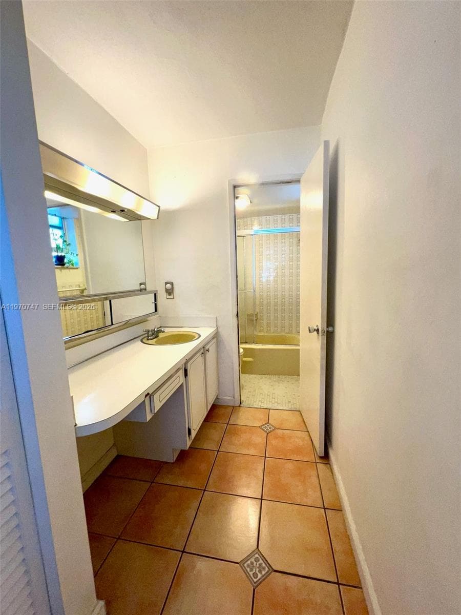 A11970747 — Miami Beach — 17