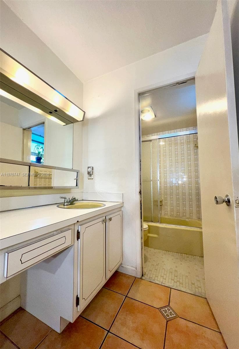 A11970747 — Miami Beach — 26