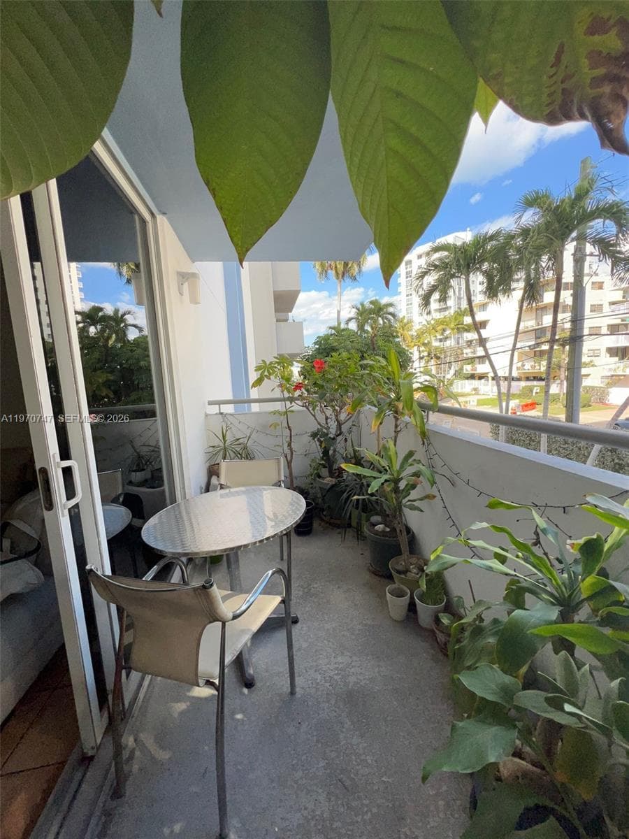 A11970747 — Miami Beach