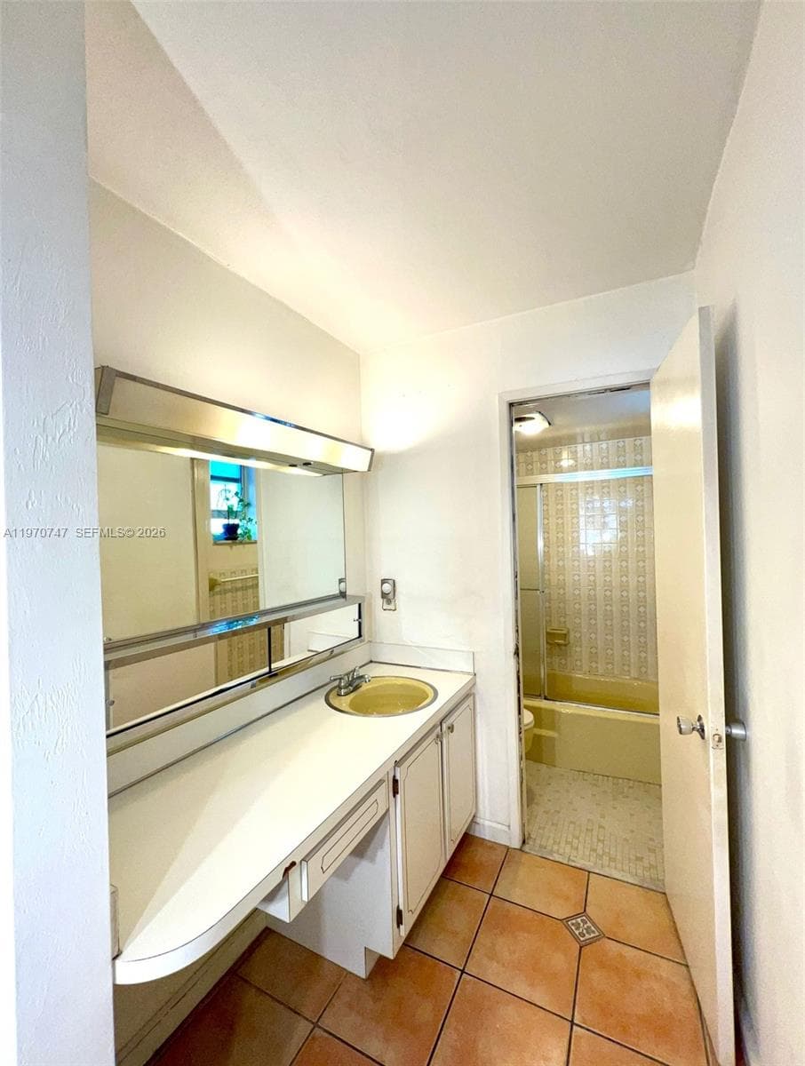 A11970747 — Miami Beach — 30