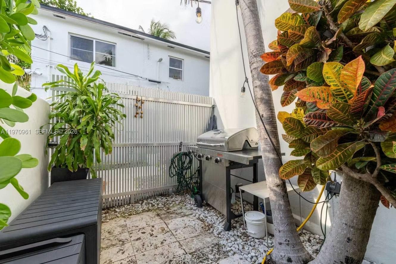 A11970961 — Miami Beach — 22