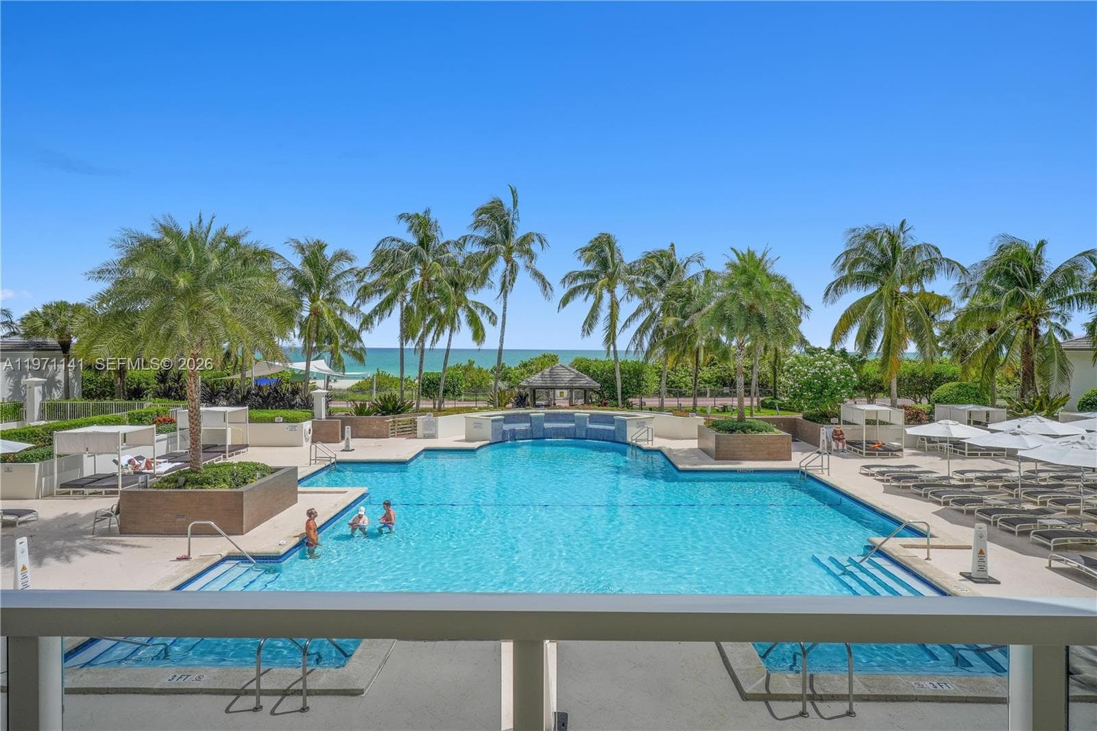 A11971141 — Miami Beach — 43