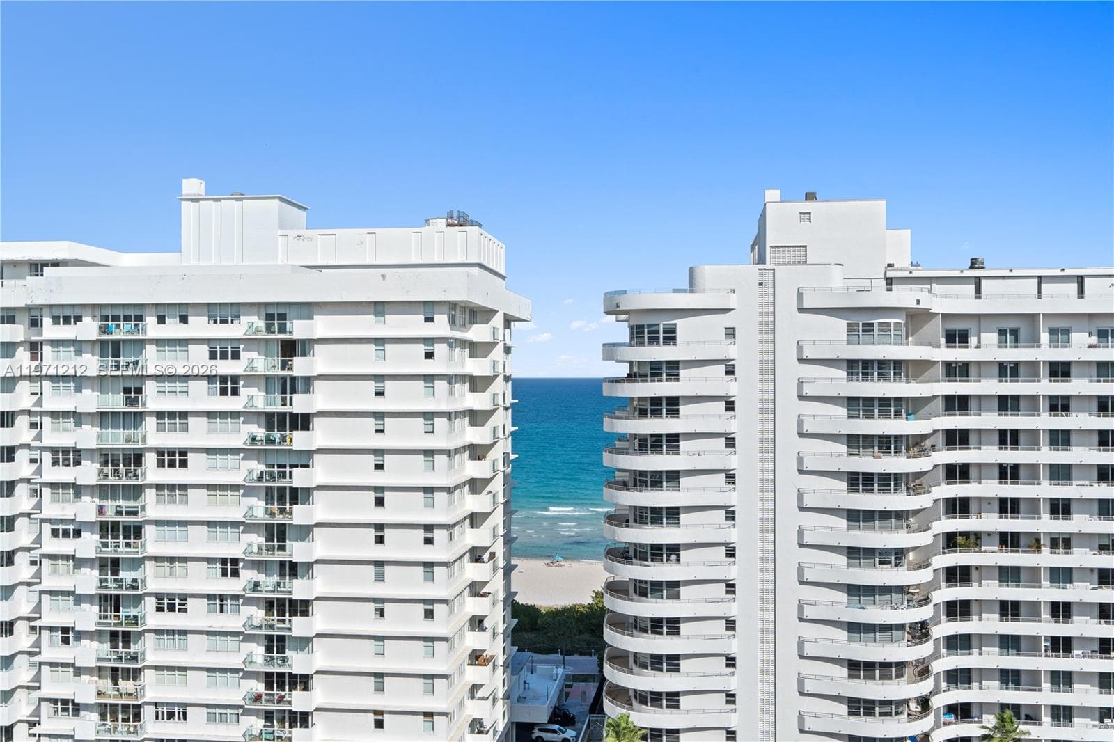 A11971212 — Miami Beach — 27