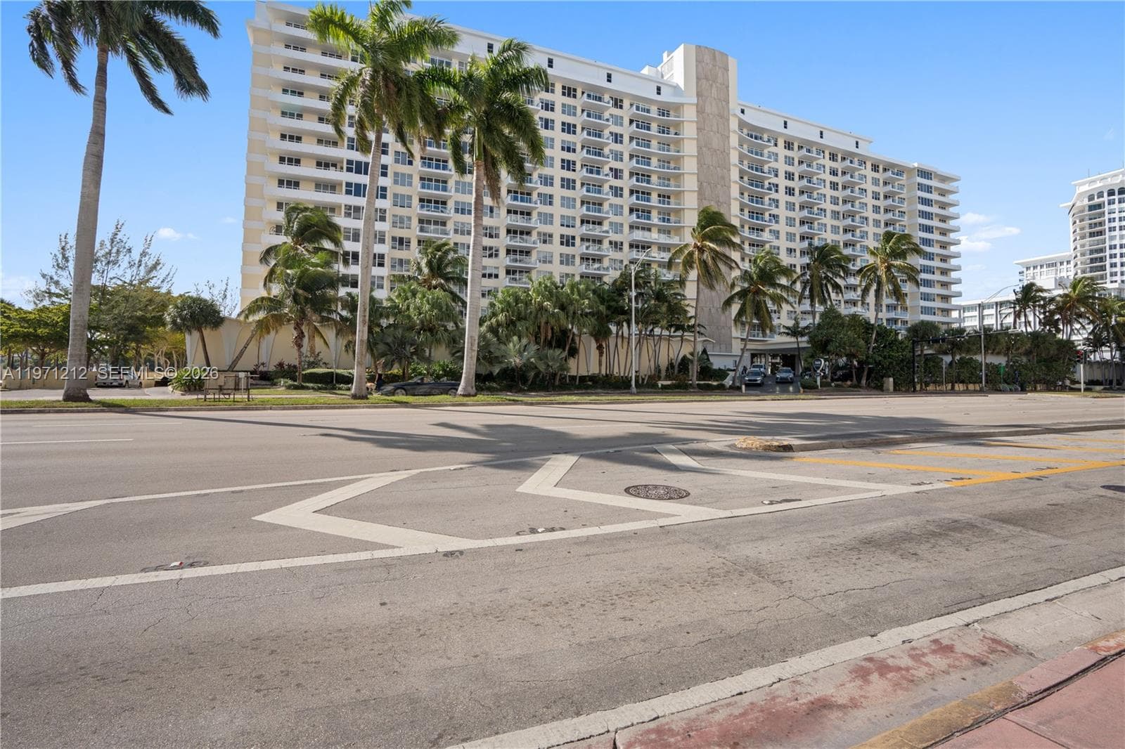 A11971212 — Miami Beach — 42