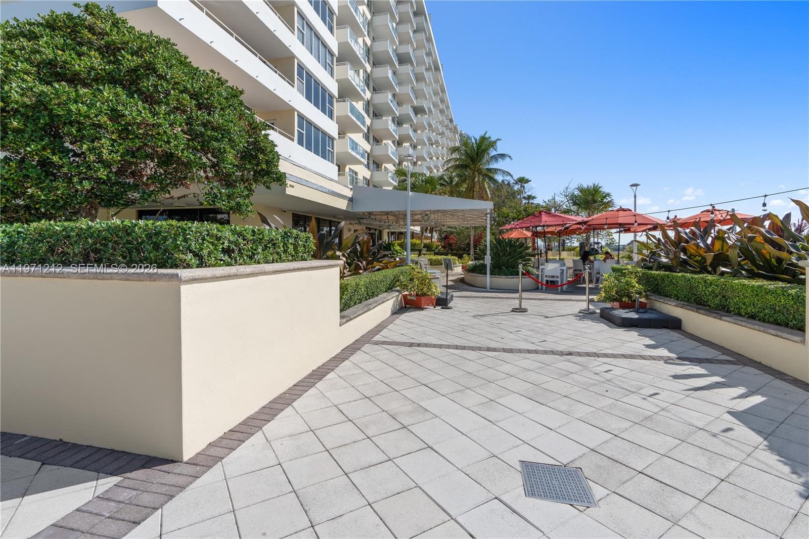 A11971212 — Miami Beach — 33