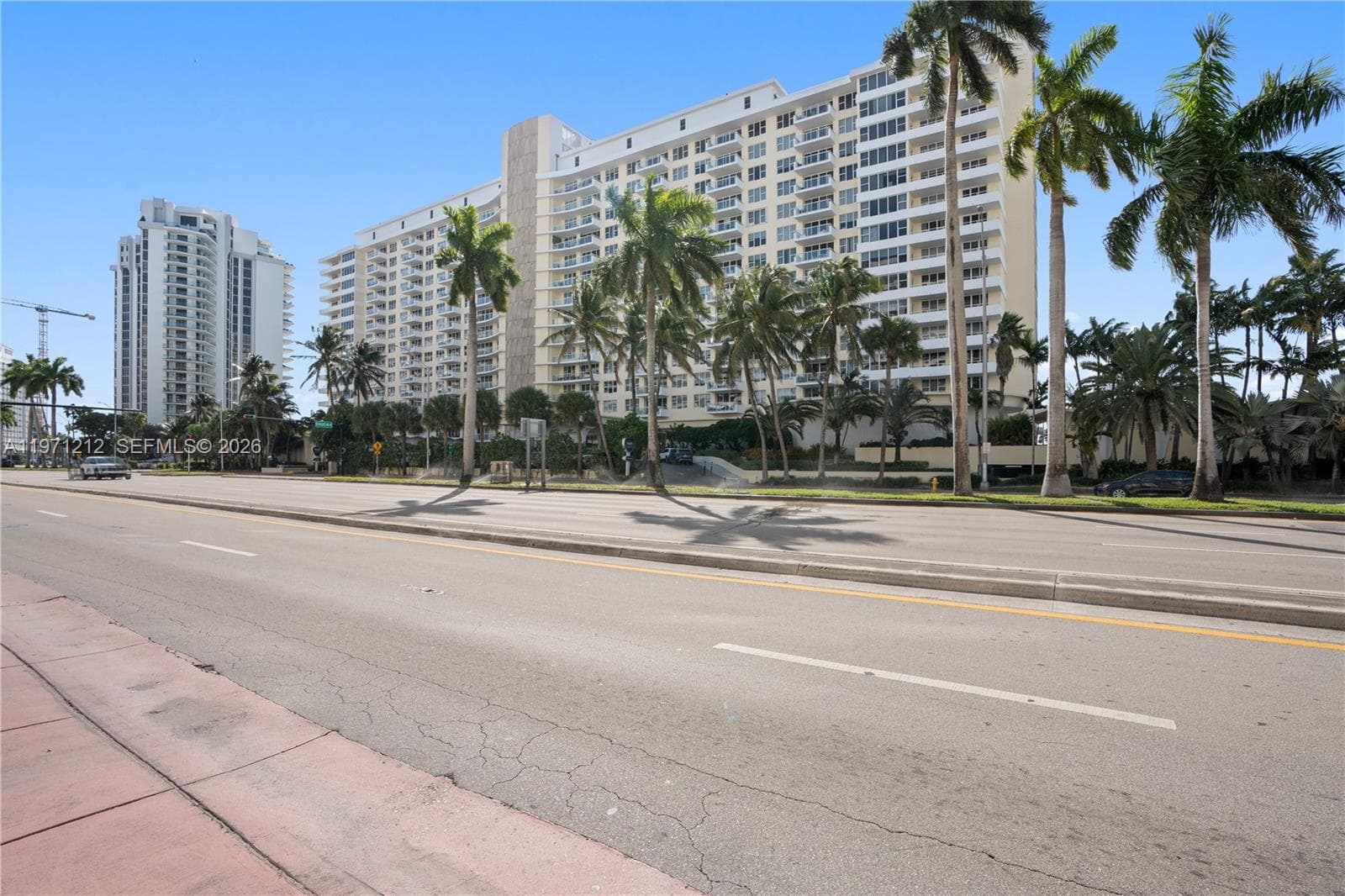 A11971212 — Miami Beach — 41