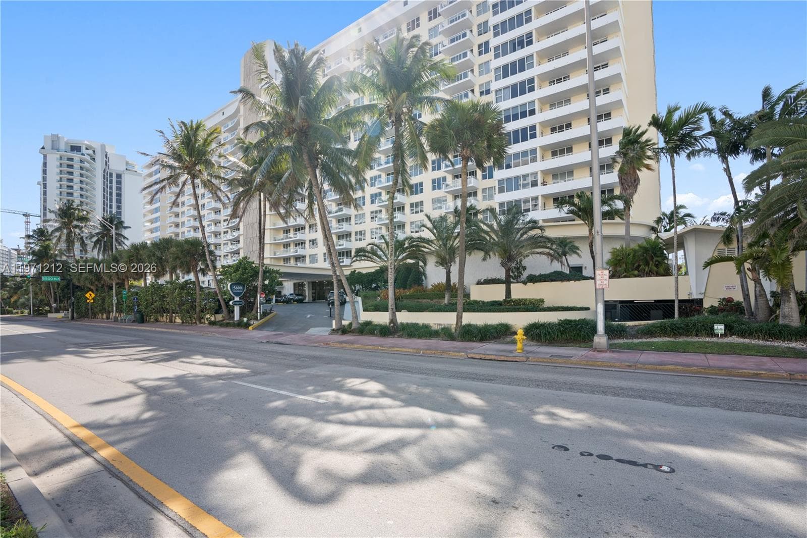 A11971212 — Miami Beach — 40