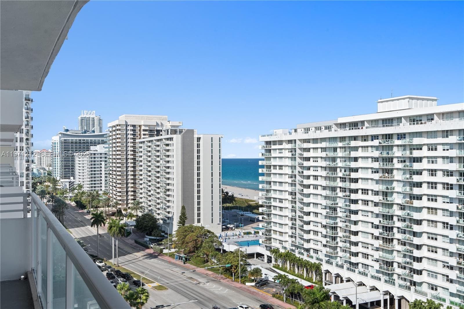A11971212 — Miami Beach — 25