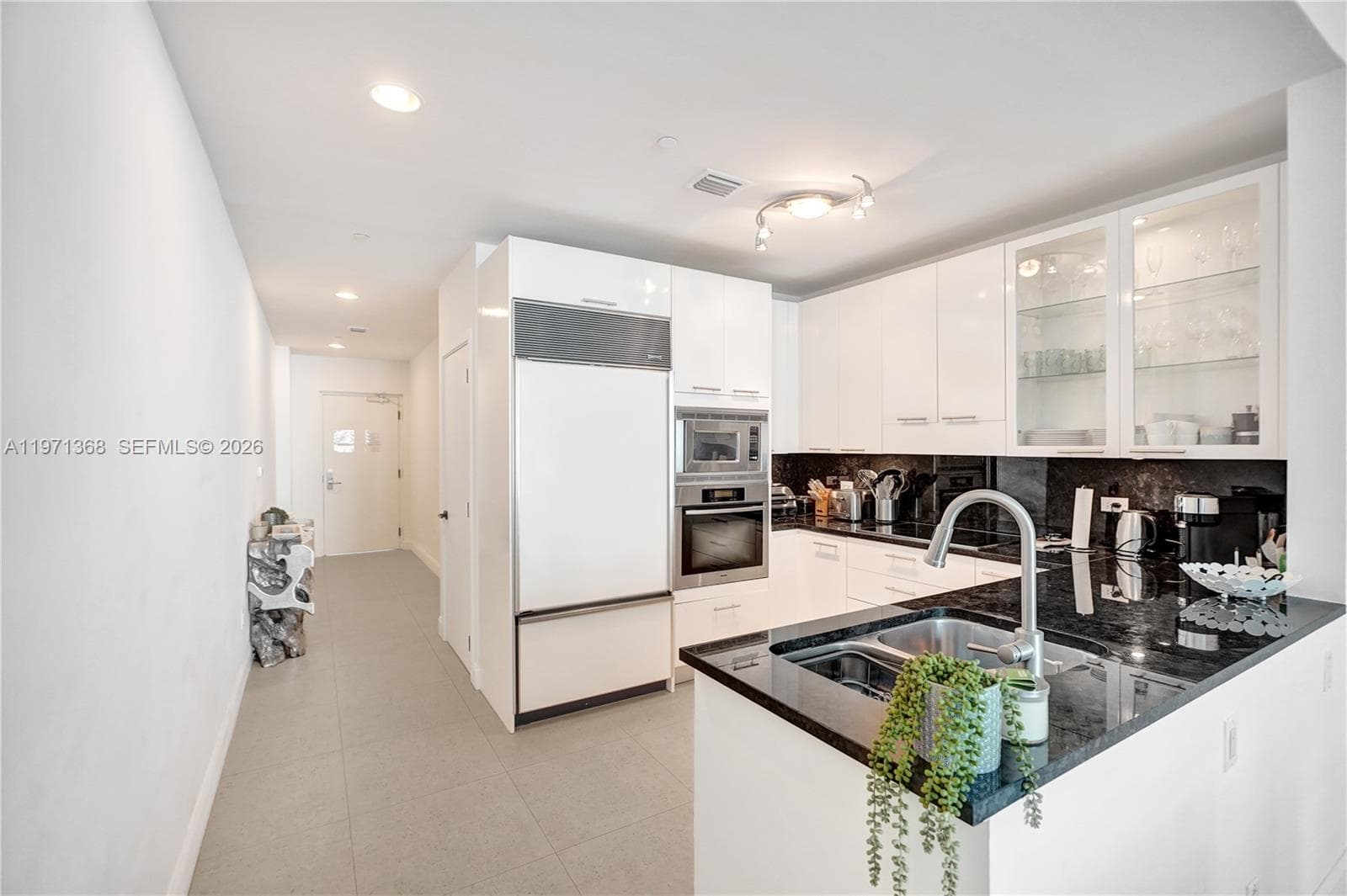 A11971368 — Miami Beach — 5