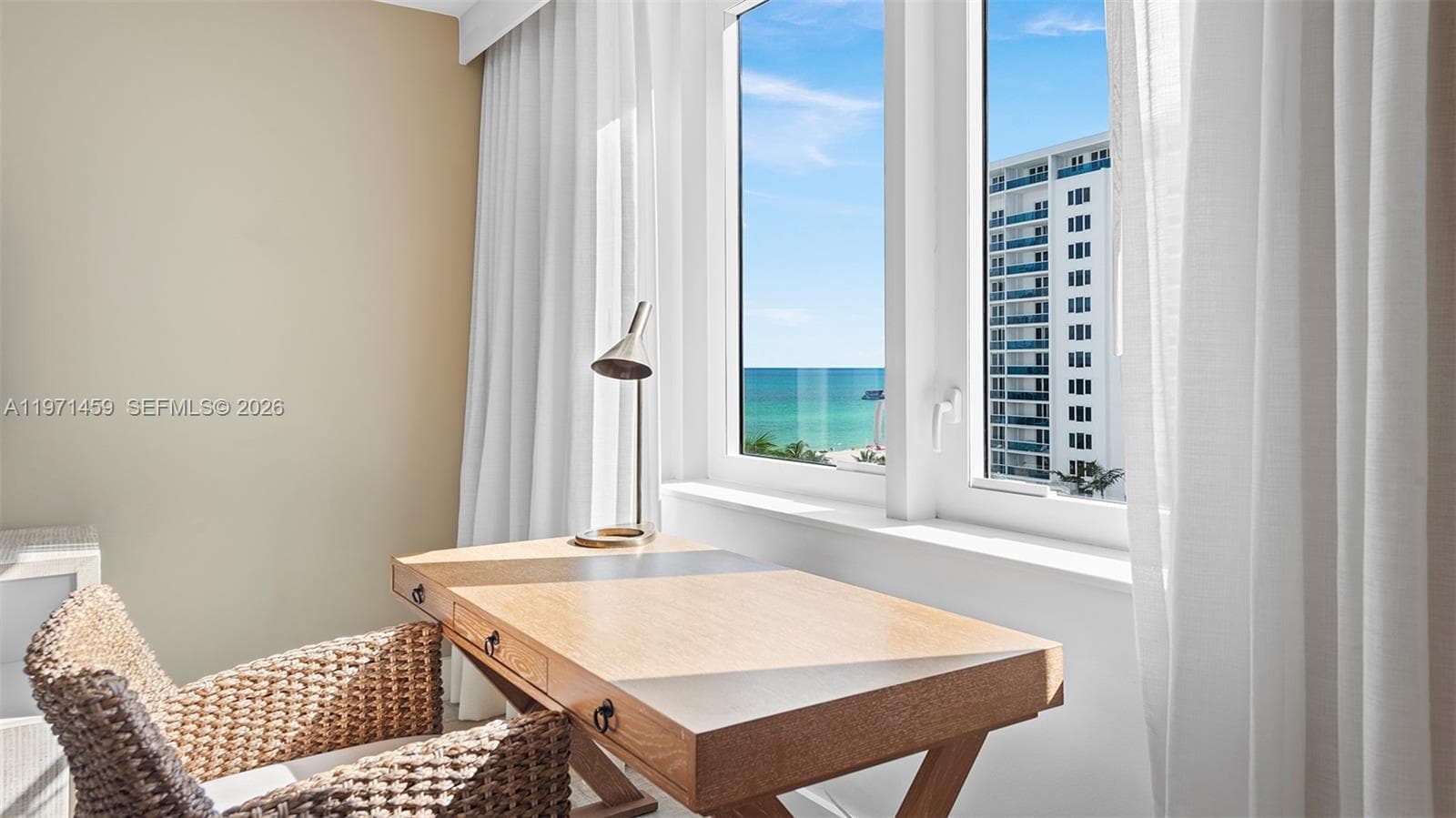 A11971459 — Miami Beach — 18