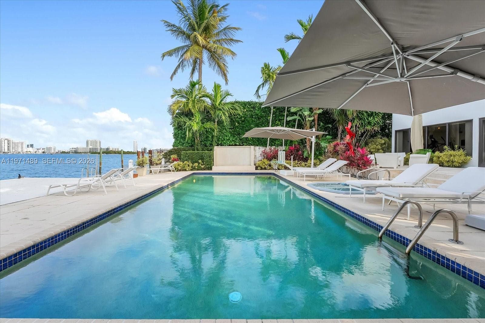 A11971489 — Miami Beach — 7