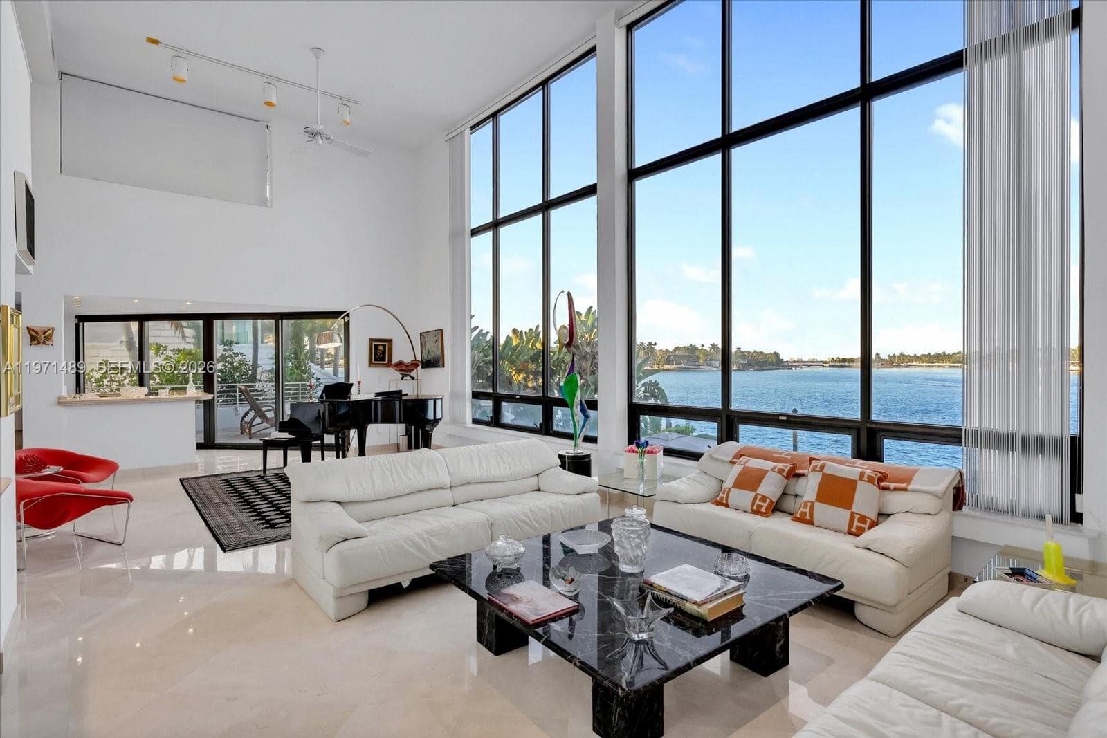 A11971489 — Miami Beach — 28