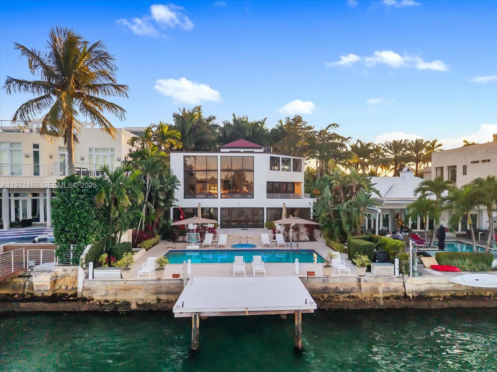 A11971489 — Miami Beach — 9