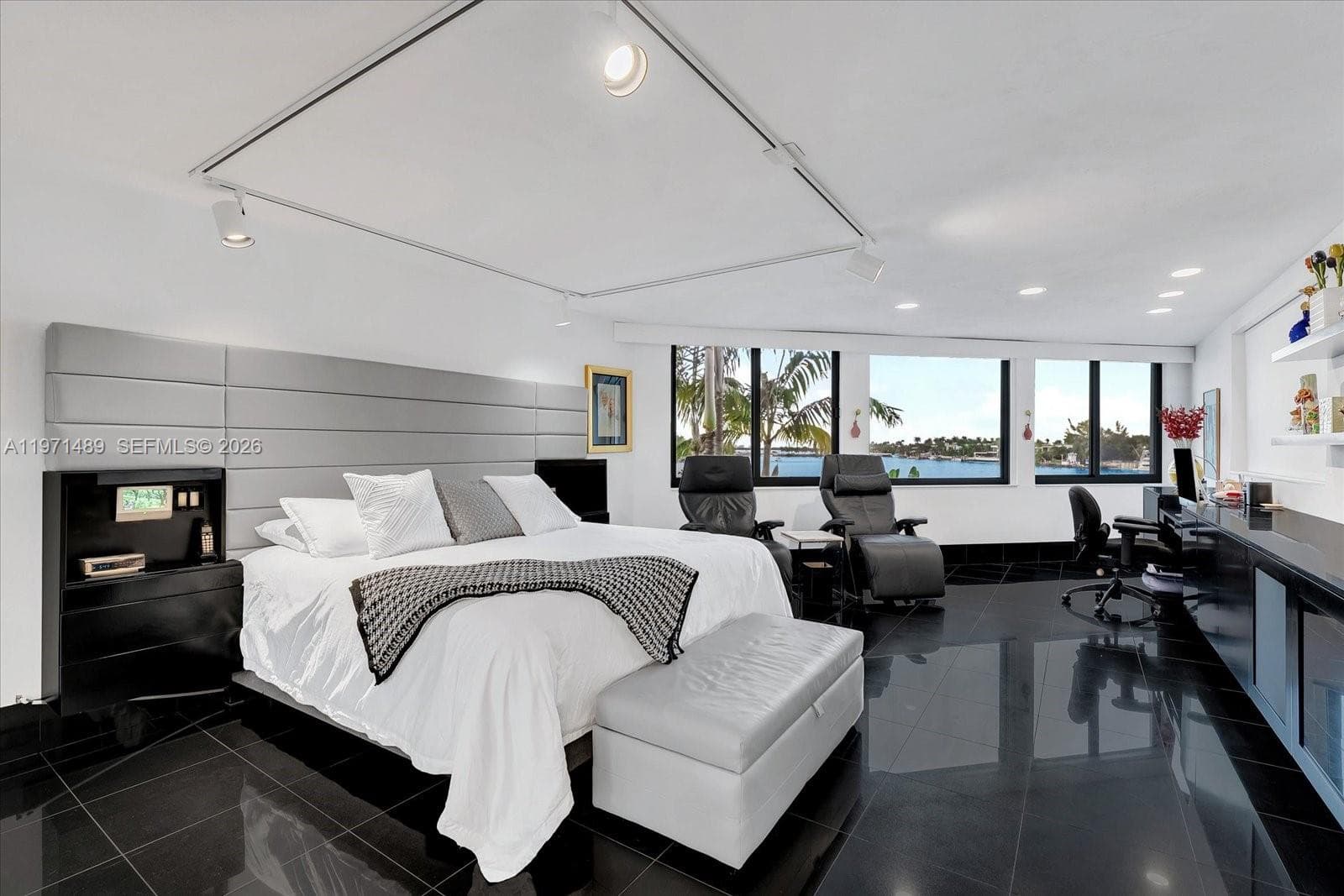 A11971489 — Miami Beach — 38