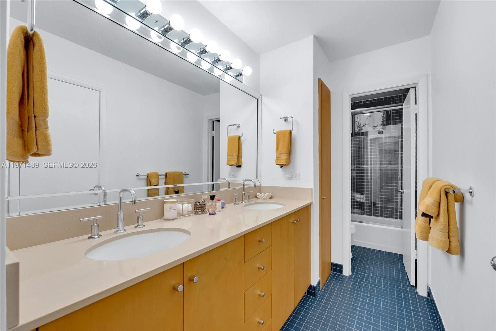 A11971489 — Miami Beach — 45