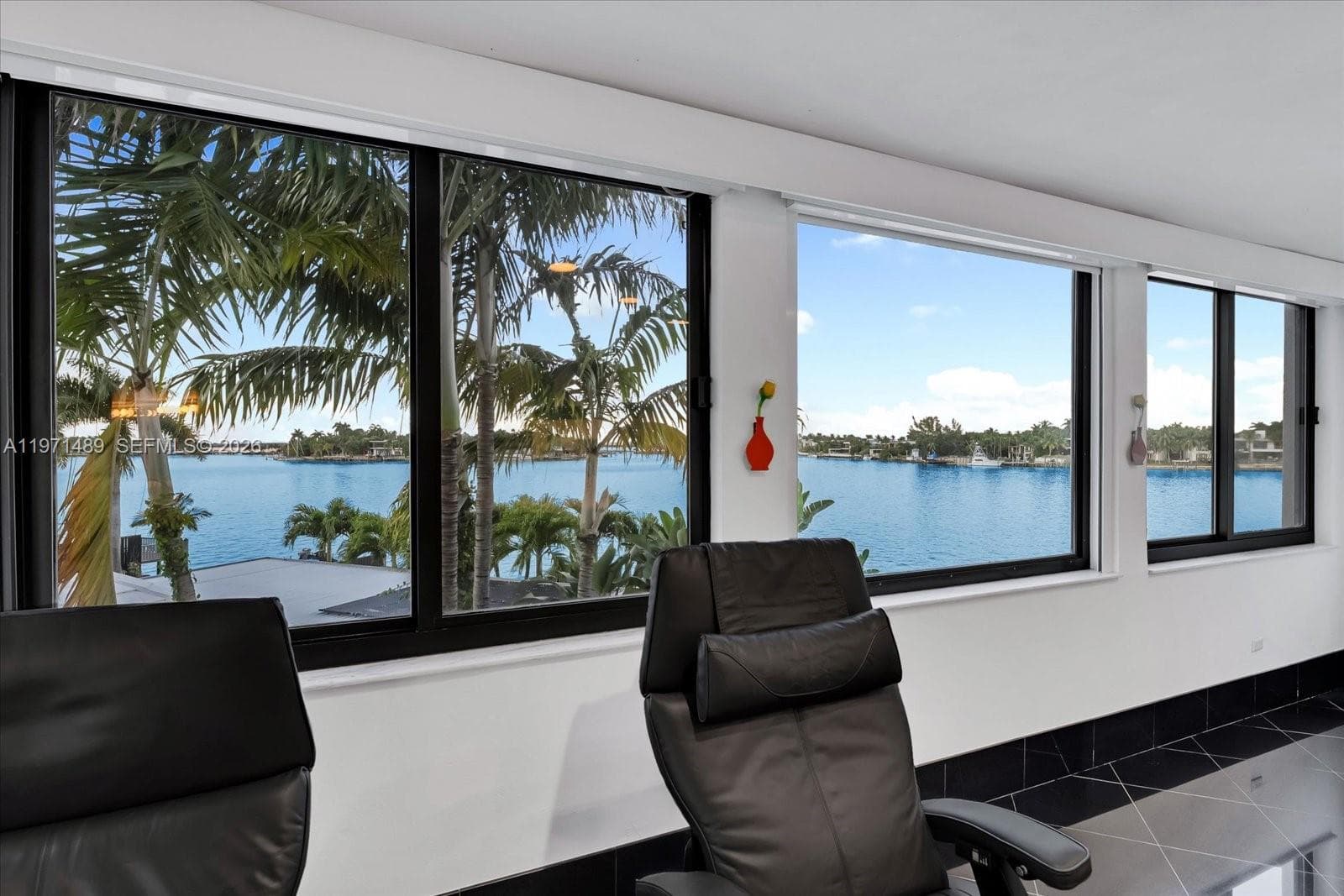 A11971489 — Miami Beach — 40