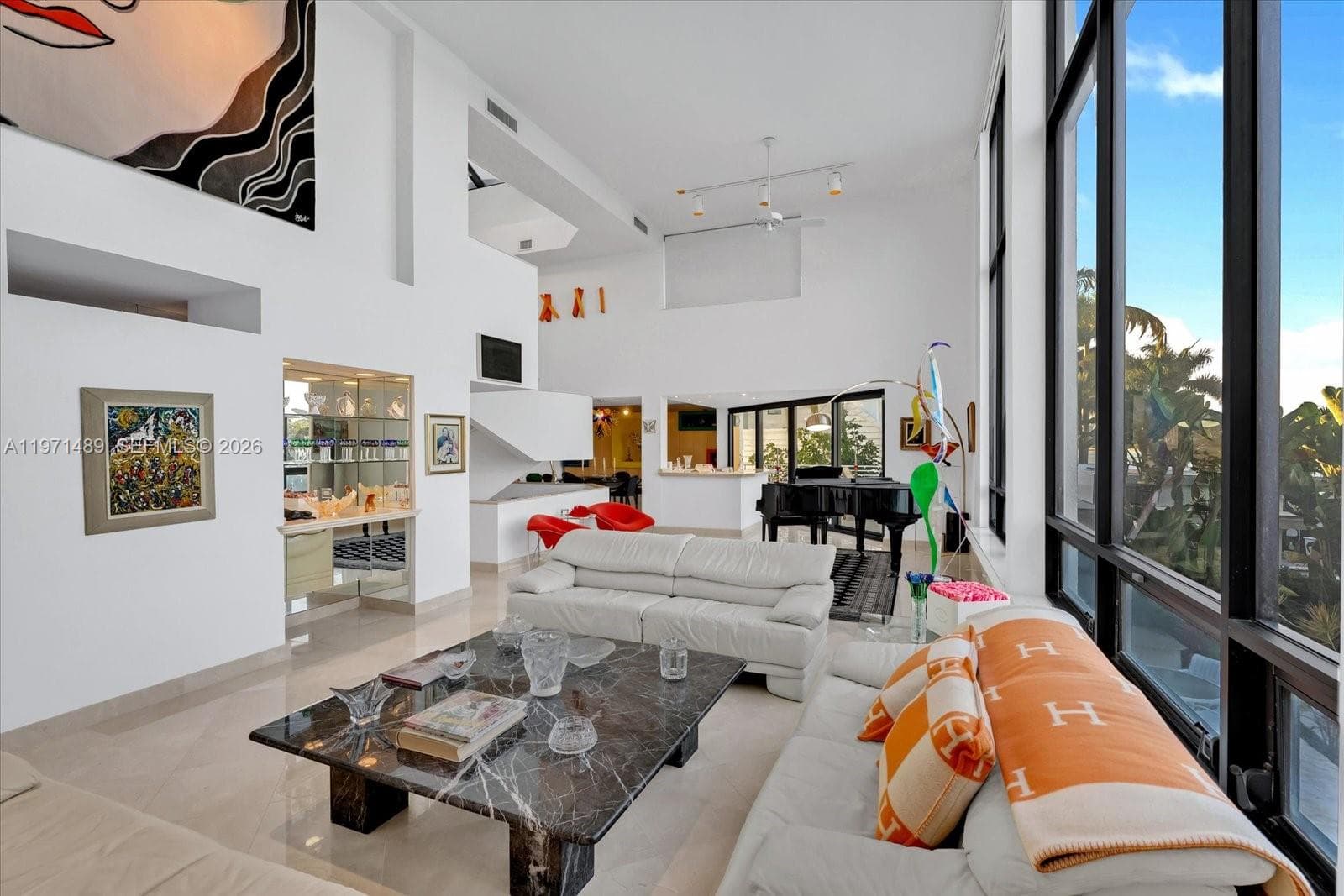 A11971489 — Miami Beach — 29