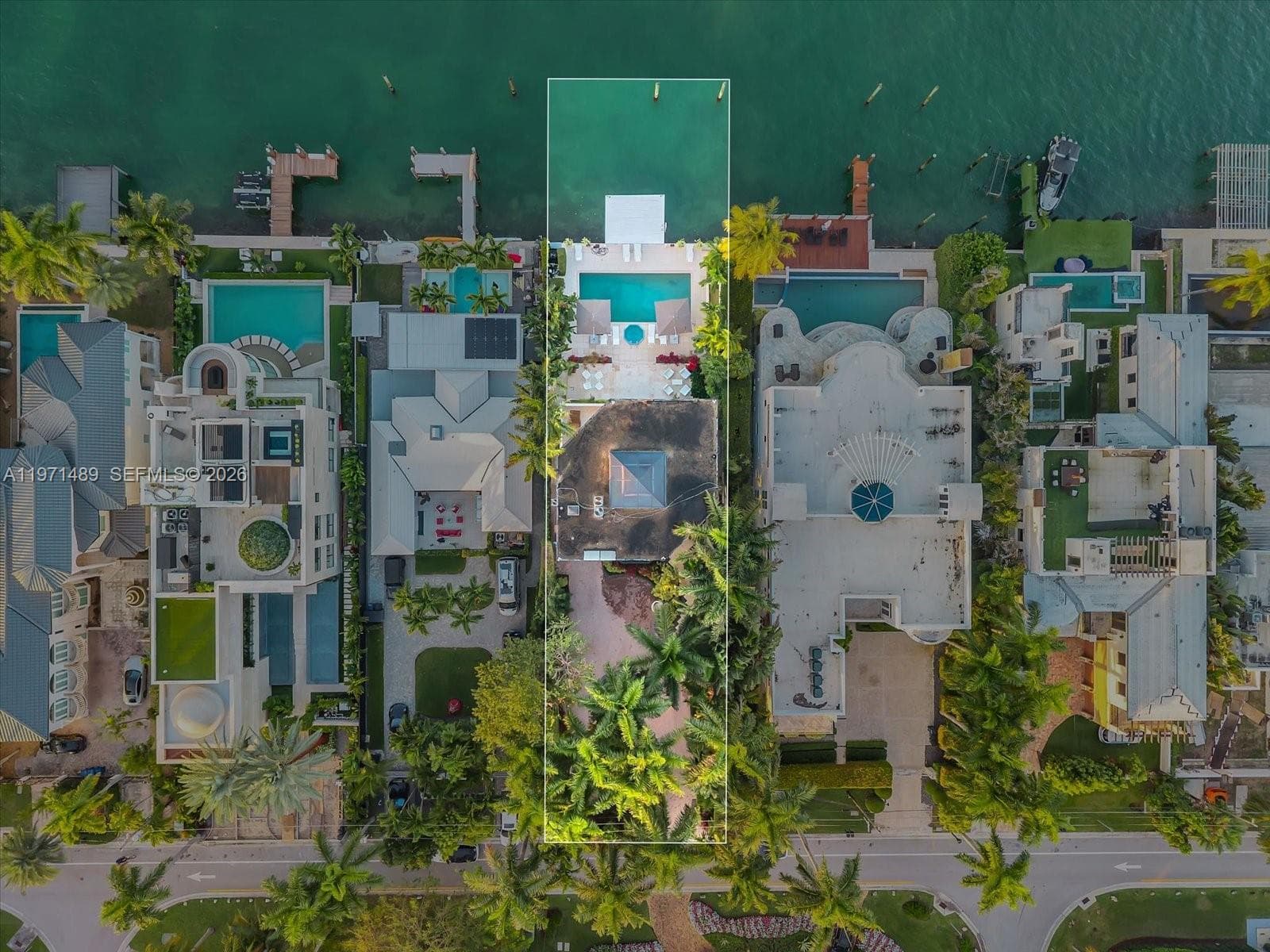 A11971489 — Miami Beach — 21
