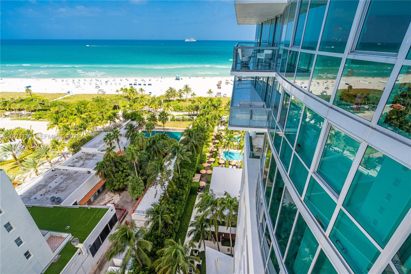 A11971756 — Miami Beach — 33
