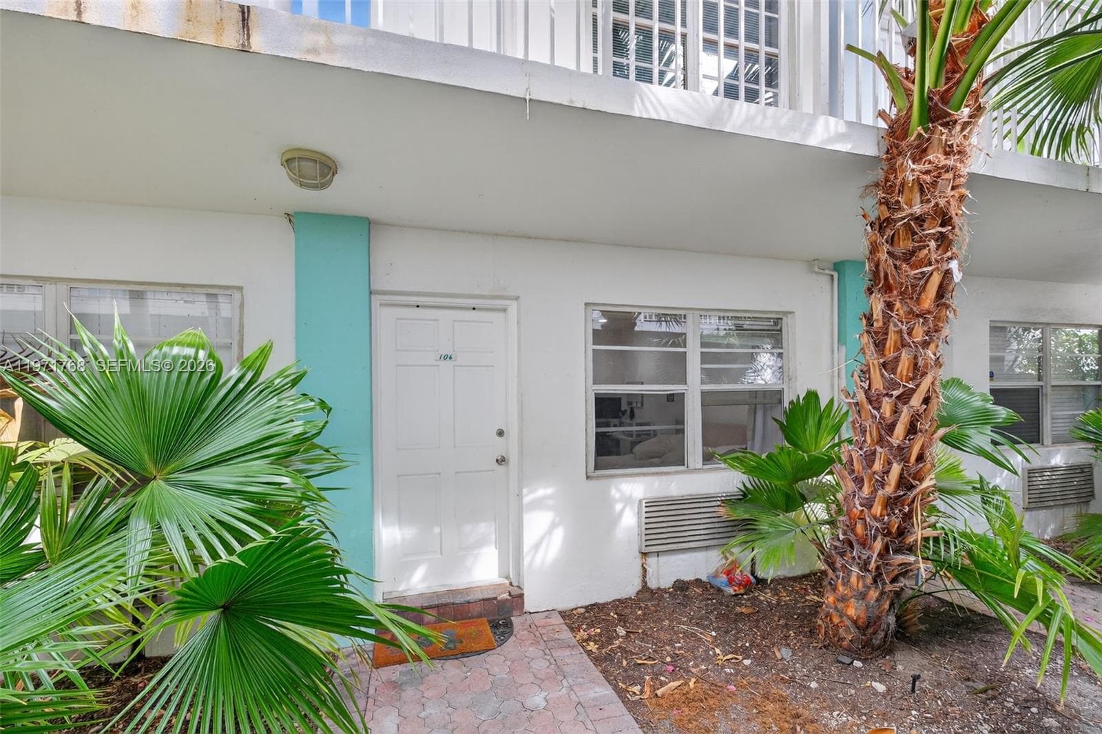 A11971768 — Miami Beach — 15
