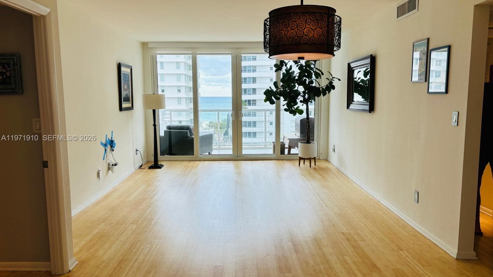 A11971910 — Miami Beach — 7