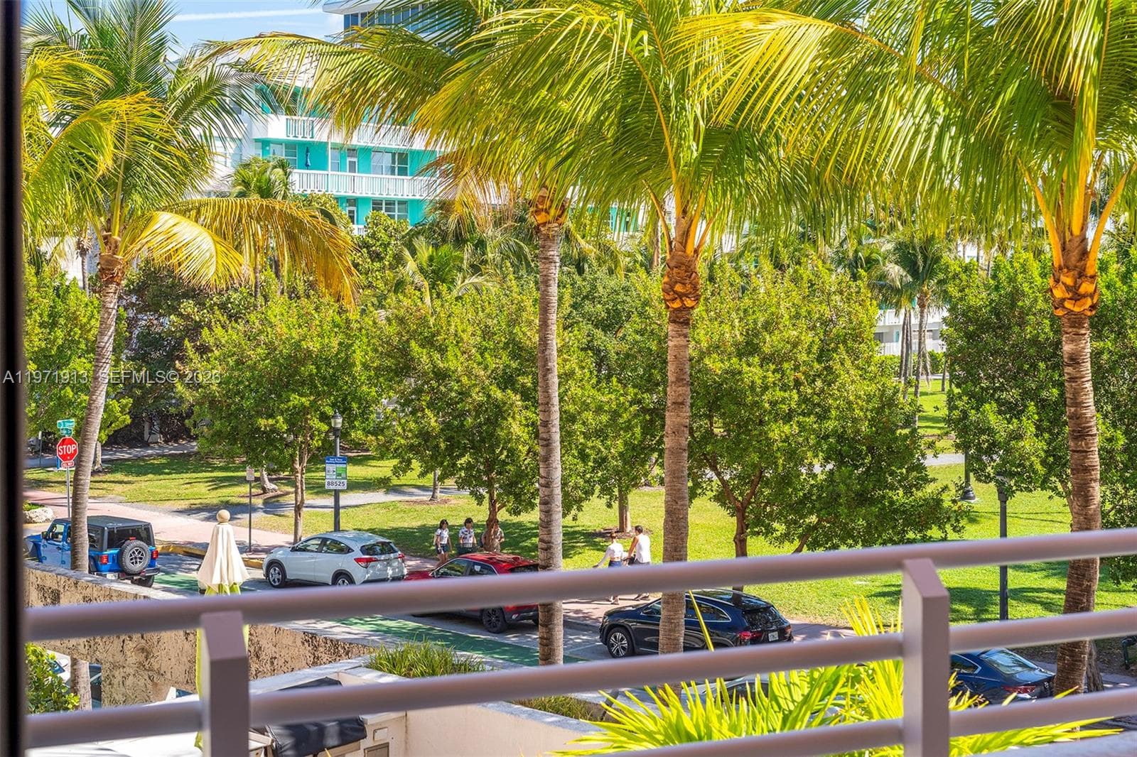 A11971913 — Miami Beach — 42