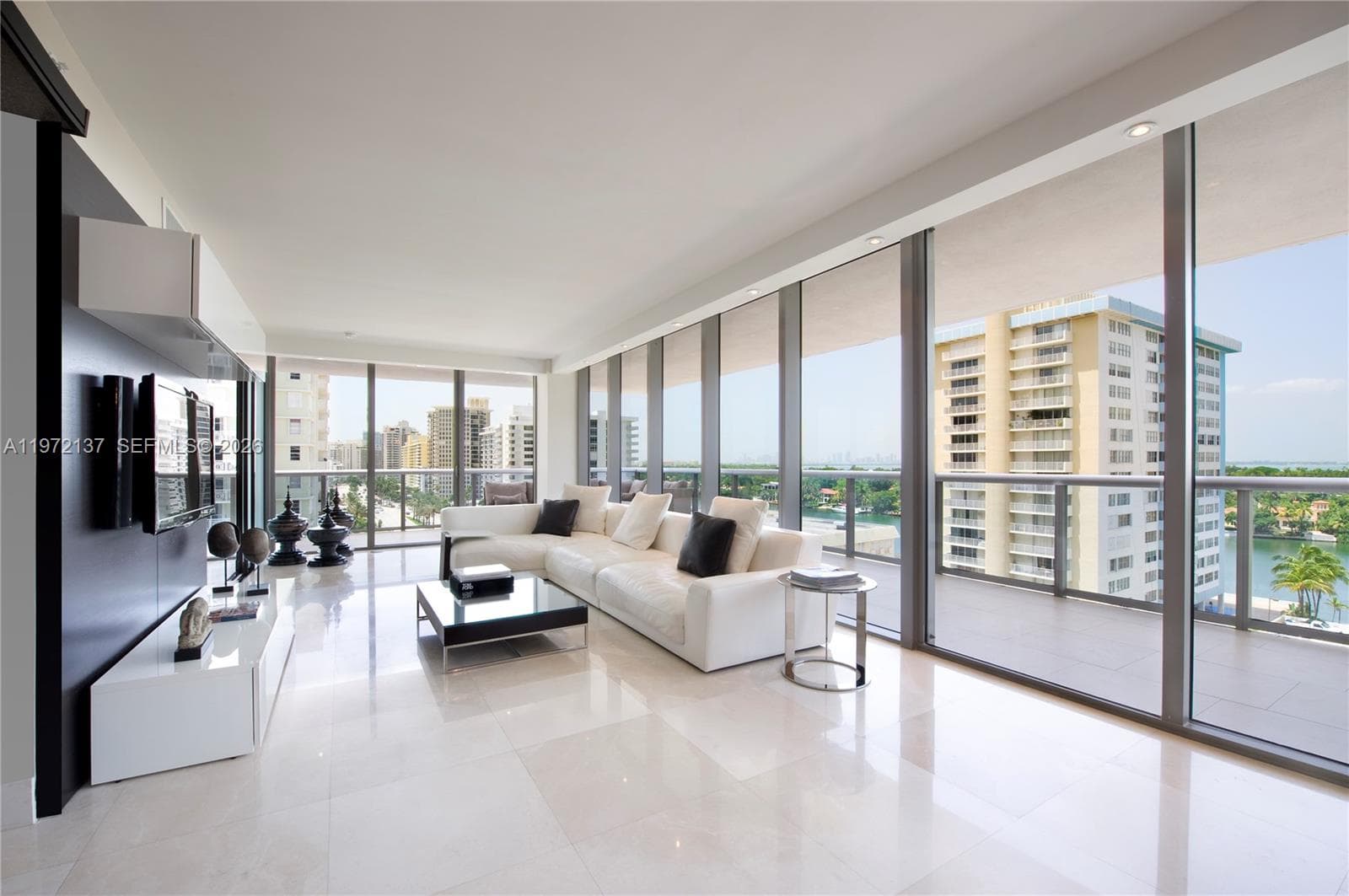 A11972137 — Miami Beach