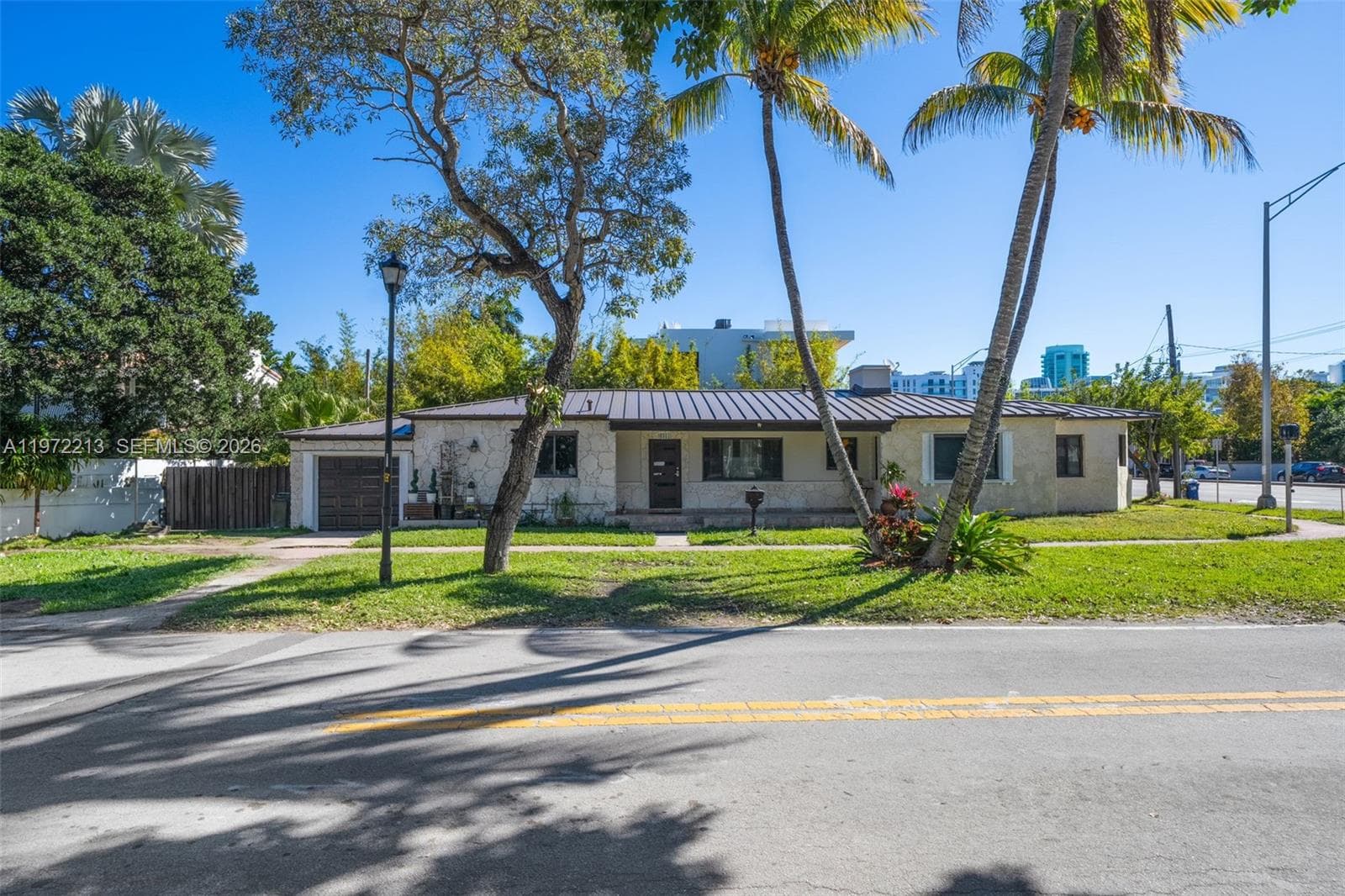 A11972213 — Miami Beach