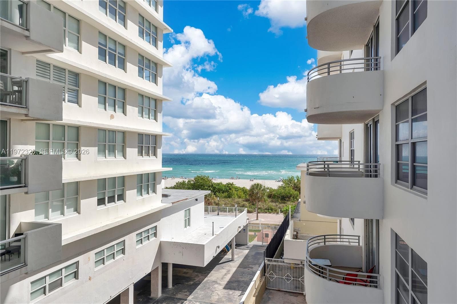 A11972320 — Miami Beach